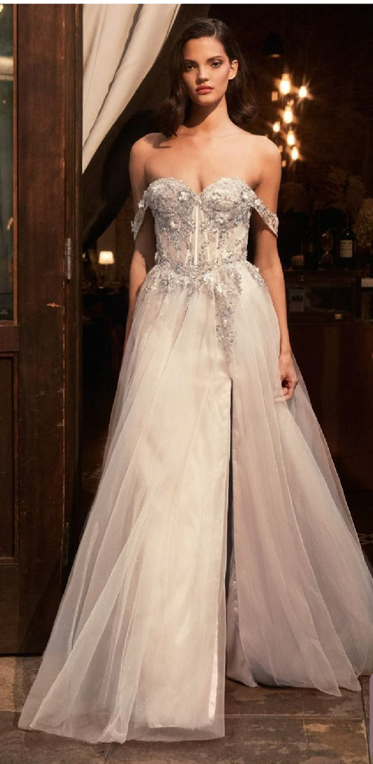 LACE & TULLE BRIDAL BALL GOWN